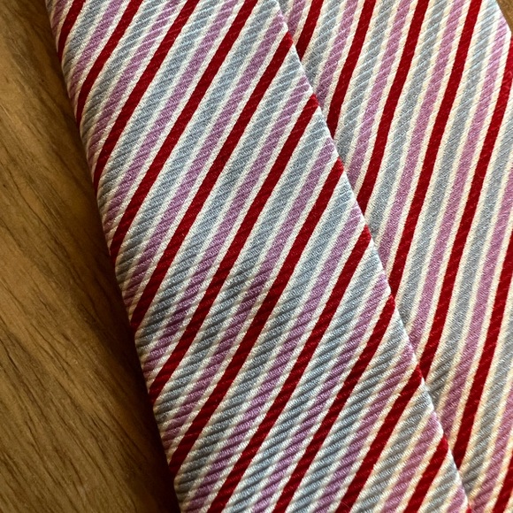 Burberry tie authentic ,classic colours ,used once - Picture 6 of 7